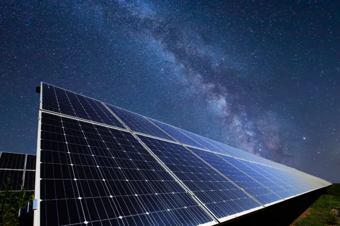 Solar photovoltaic panels and the Milky Way, Solar photovoltaic panels at night